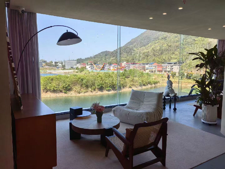 景区内的高端民宿（余惠玲 摄）