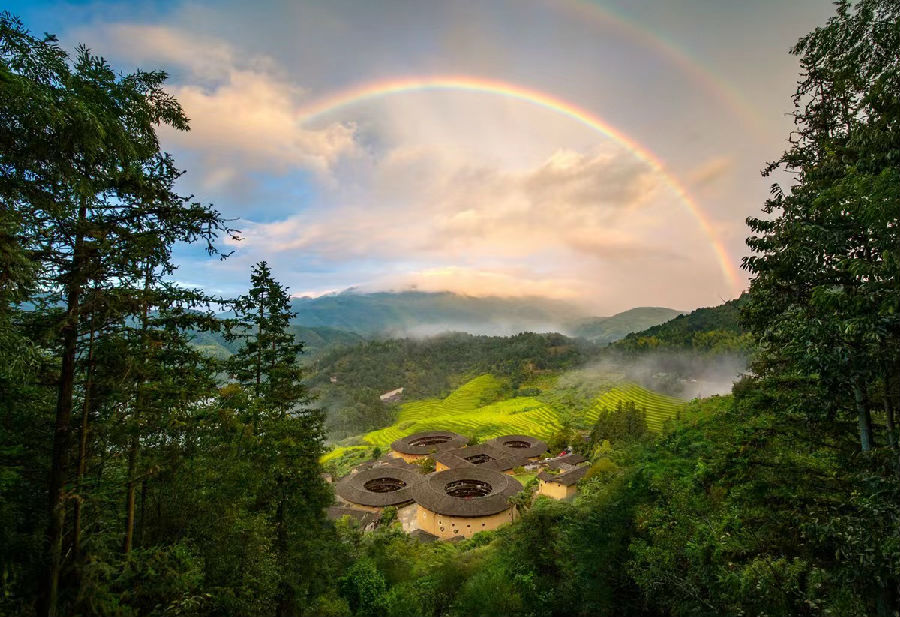 南靖田螺坑土楼群（冯木波 摄）