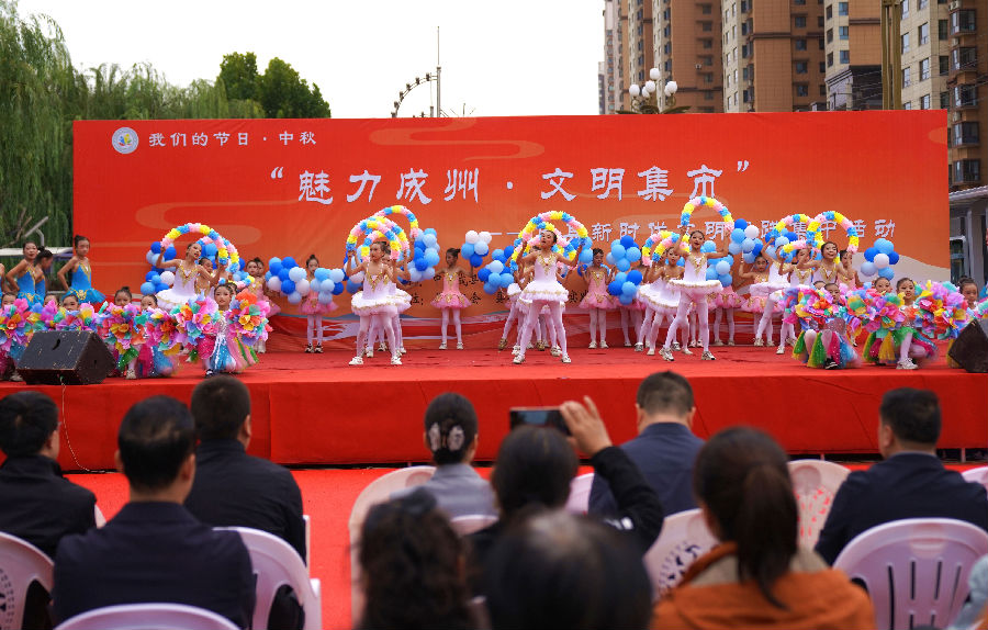 成县“魅力成州・文明集市” 新时代文明实践集中活动（刘建军 摄）