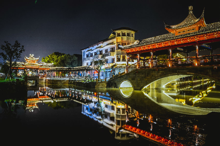 巴城老街夜景（陆飞 摄）