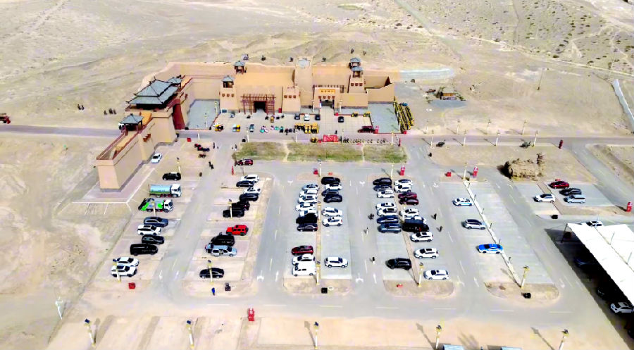 俯瞰拜城红石林（麦麦提·阿里木 摄）