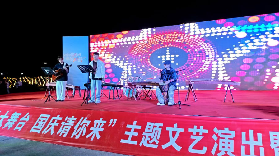 主题文艺演出丰富了游客旅游体验（刘建军 摄）