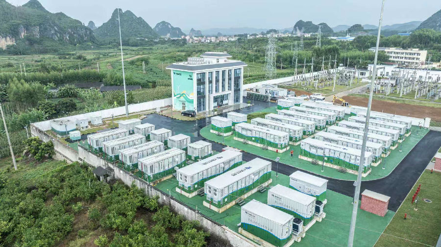 10月8日，位于广西南宁市武鸣区的伏林钠离子电池储能电站二期扩容升级工程正式投运。（梁磊 摄）
