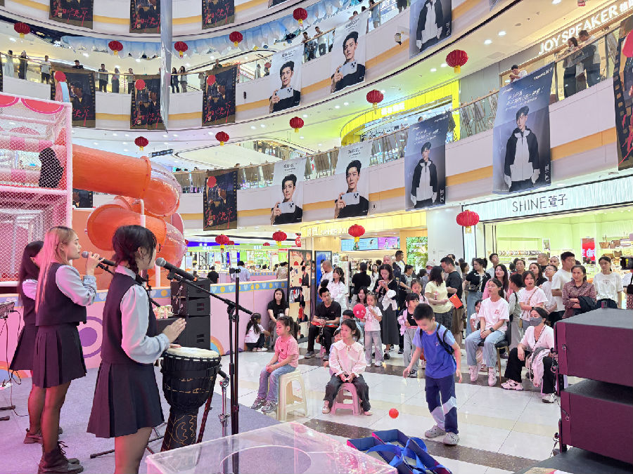 火热的消费市场（陈美桦 摄）