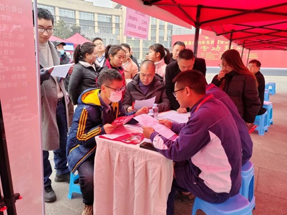 专场招聘会现场（赵宁 摄）
