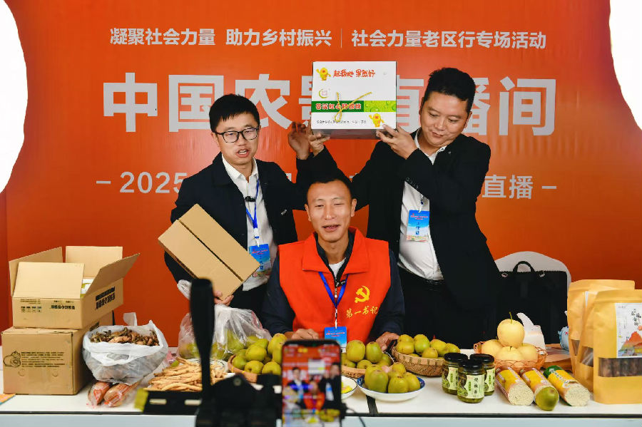 直播现场（高寒 摄）