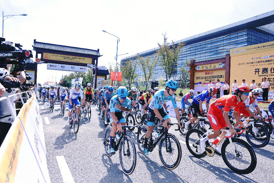 比赛现场(潘杨 摄) 比赛现场(潘杨 摄)