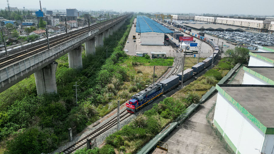 新区高质量开行国际班列（梁蕾 摄）