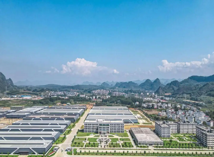 忻城茧丝绸产业园（蓝春青 摄）