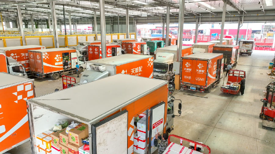 天鲜配冷链运输正在装车(乾勋豪 摄) 天鲜配冷链运输正在装车(乾勋豪 摄)