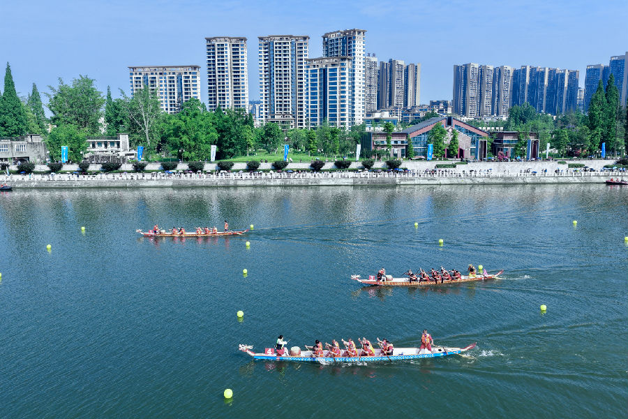 “百舟竞渡迎端午”眉山青神会场（古良驹 摄）