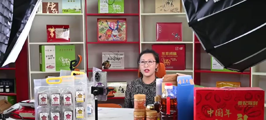 企业直播间带货现场（佟昊远 摄）