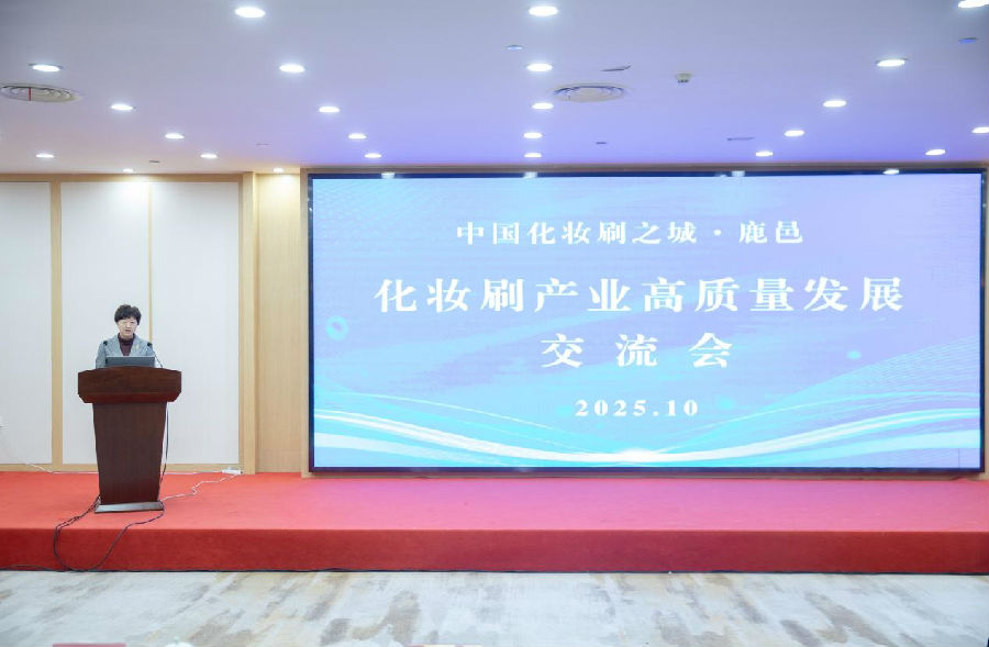 章锦丽在开幕式致辞（王帅兵 摄）