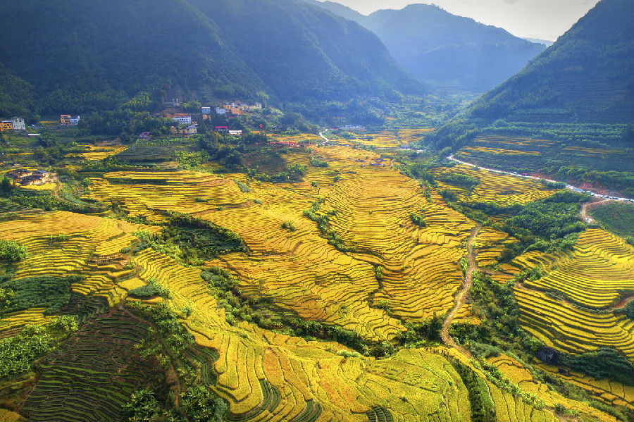 华安县石井千亩梯田（陈蕾 摄）