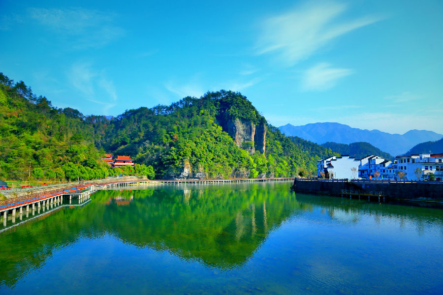 磐安始丰溪流域如诗如画（应燕航 摄）