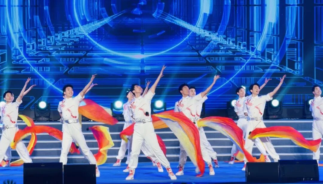 精彩舞蹈表演现场（陈怡然 摄）  