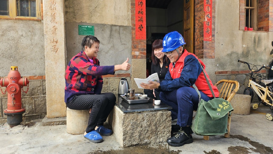 国网泉州供电公司探索建立“社网共建”互通服务模式。（曹晶 摄）