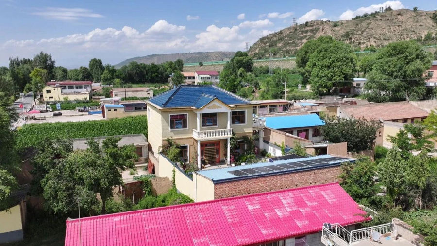 临洮县玉井镇杨家台村村民杨拴财新房（赵阳 摄）