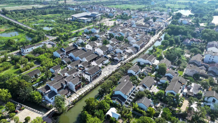 吴兴区八里店镇潞村古村落鸟瞰图 （何伟卫 摄）