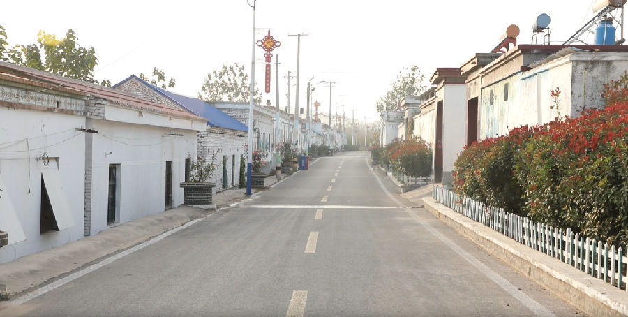 村庄环境美（陈肖艳 摄）