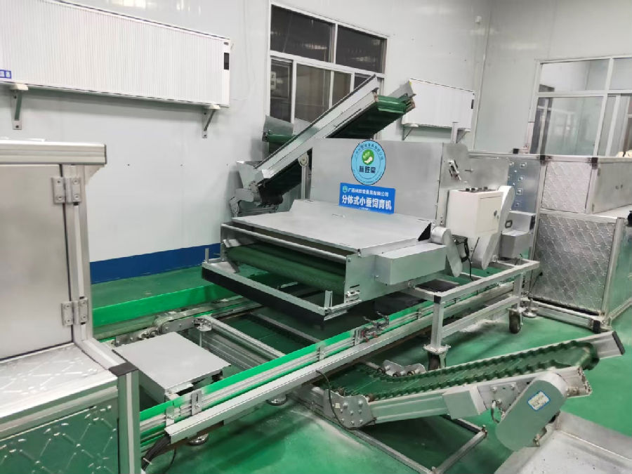 分体式小蚕饲养机实物（韩睿琦 摄）