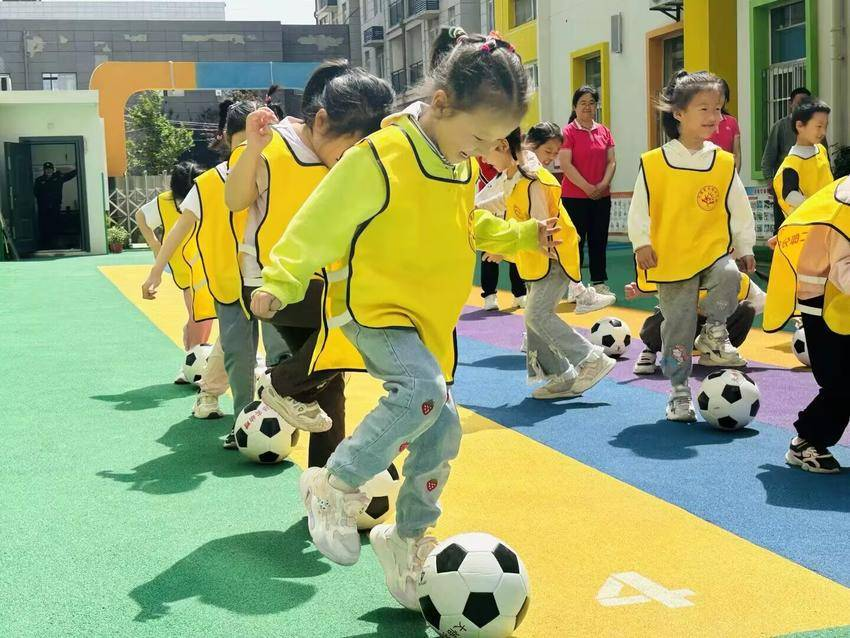 实现学有所教，幼有所育（易荣波 摄）