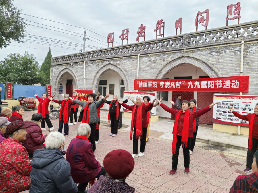西张村镇凡村重阳节活动现场（张建 摄）