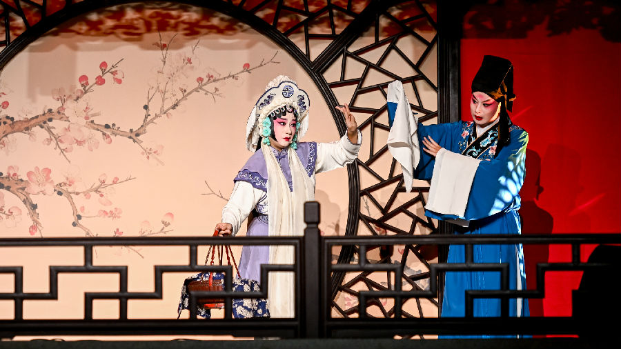 “昆曲小镇 大雅巴城”2025昆山巴城·重阳曲会活动现场(周敏杰 摄) “昆曲小镇 大雅巴城”2025昆山巴城·重阳曲会活动现场(周敏杰 摄)