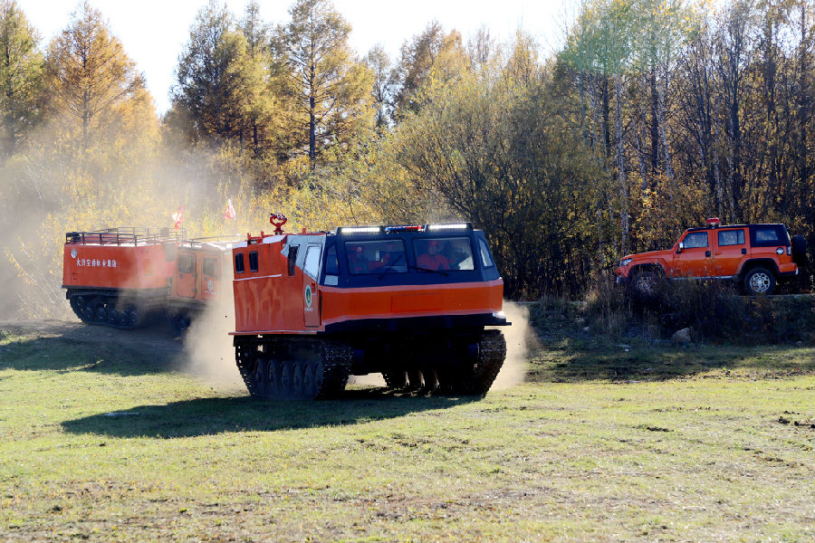 塔河林业局组织开展“绿盾2025”森林防火野外实训演练。（段明琦 摄）