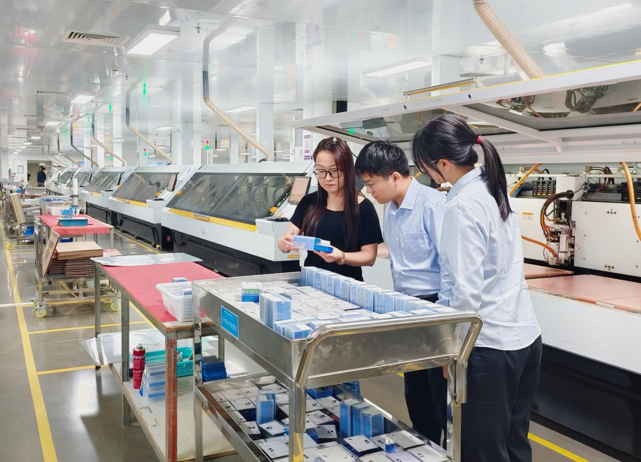 农行工作人员到高新技术企业实地走访调查日常 （卓明镜 摄）