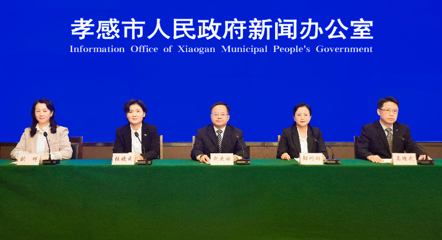 出席发布会主席台的嘉宾 （吴垠 摄）