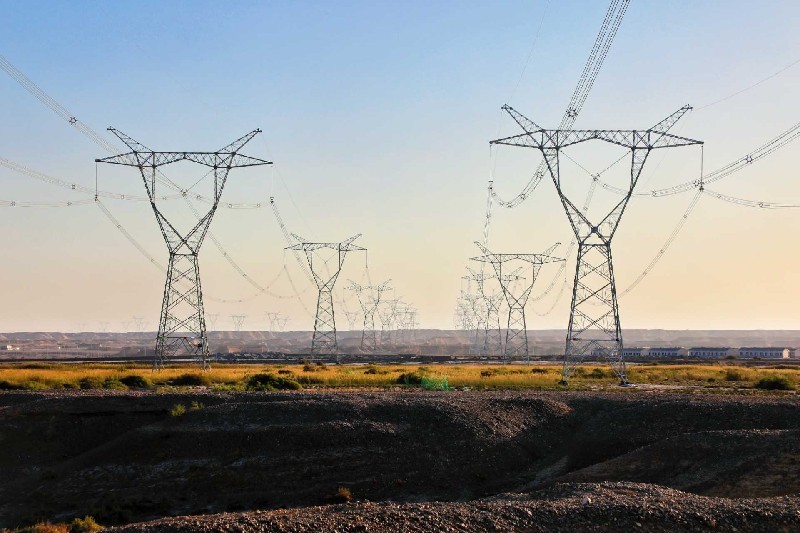 750千伏库阿巴II回输电线路。（王康 摄）