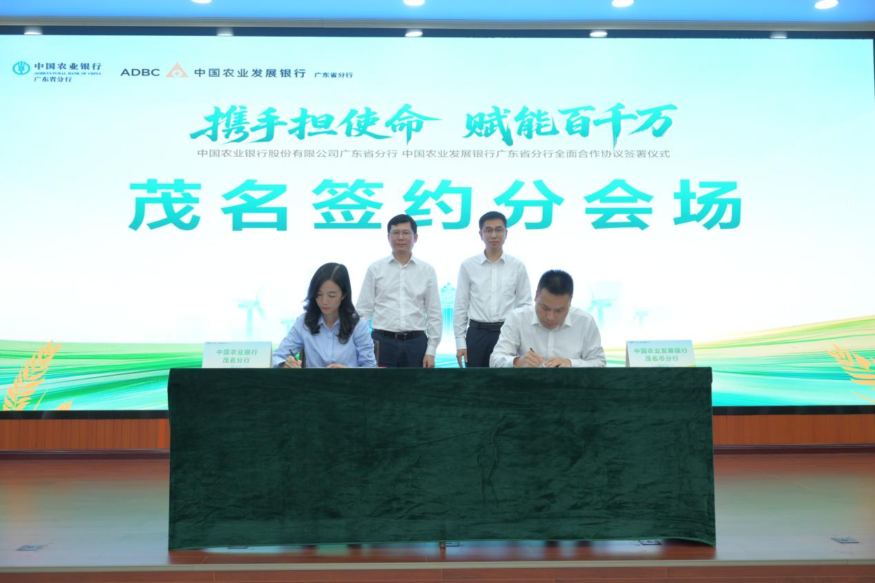 合作协议签约仪式现场 (张焜 摄) 合作协议签约仪式现场 (张焜 摄)