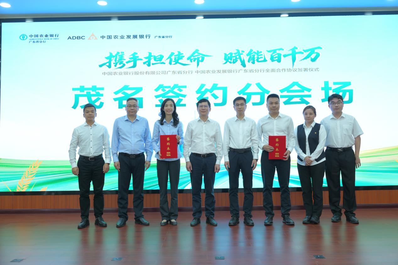 合作协议签约仪式现场 (张焜 摄) 合作协议签约仪式现场 (张焜 摄)