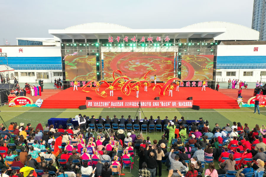 广场舞比赛现场（孙缙 摄）