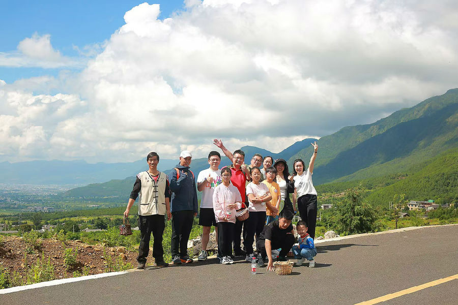 徒步团队 （束玉 摄）
