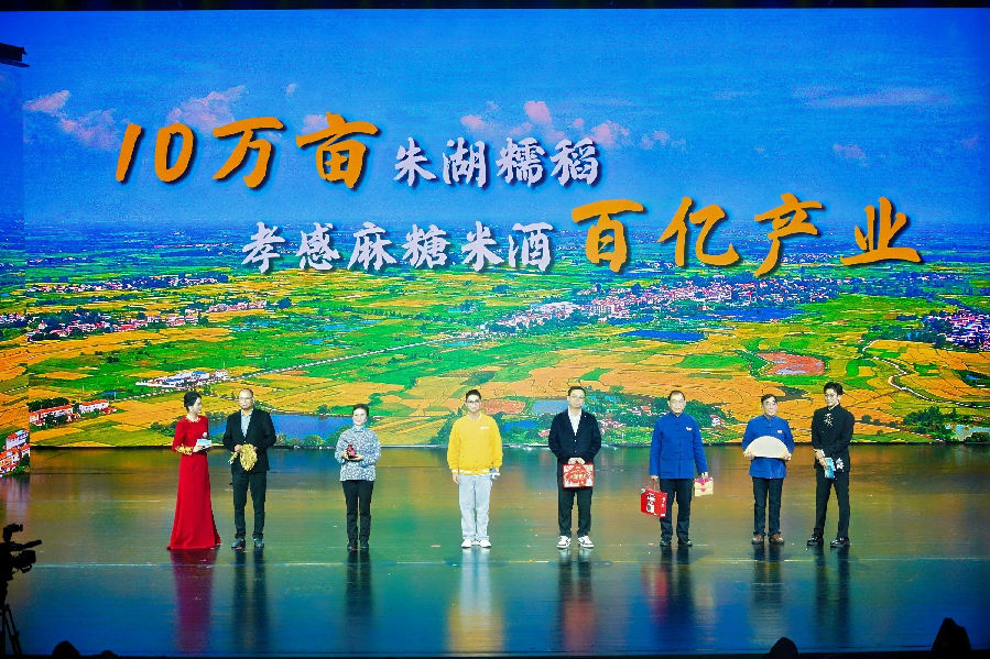 “种、产、宣、销”产业代表现场展示（姜珂 摄）