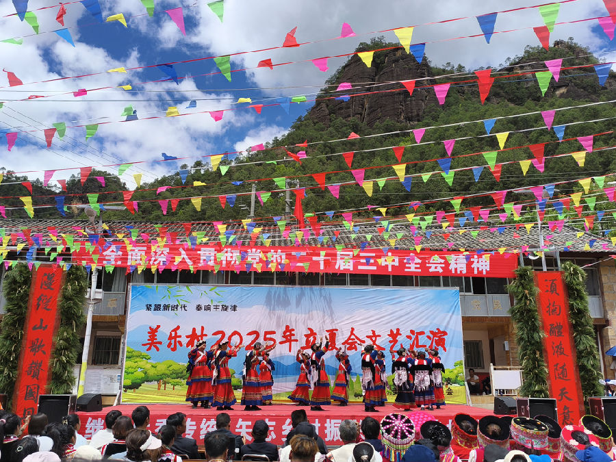 纳西族舞蹈演出（姚康莹 摄）