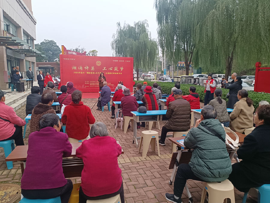 许昌市“理论宣讲+文艺演出”文明实践活动走进基层（李思远 摄）