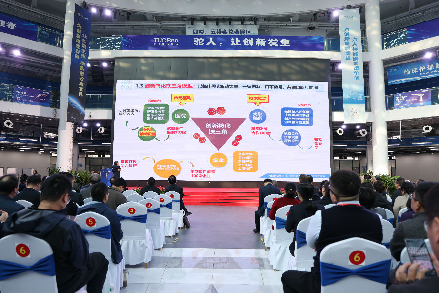 驼人集团创始人王国胜分享“院企战略合作创新转化铁三角”（陈港琦 摄）