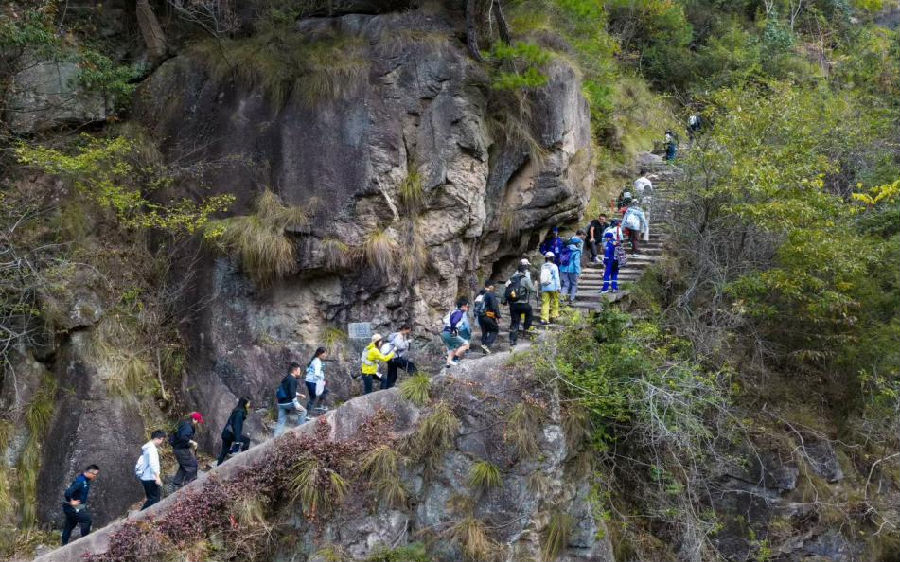 古道徒步赛比赛现场（许毅为 摄）