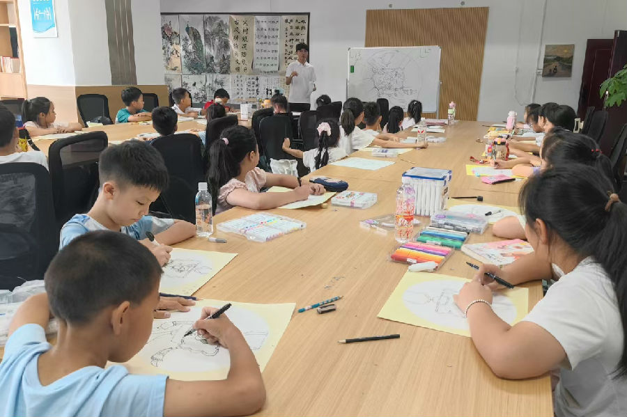 长葛市新时代文明实践中心暑期公益课程（李思远 摄）