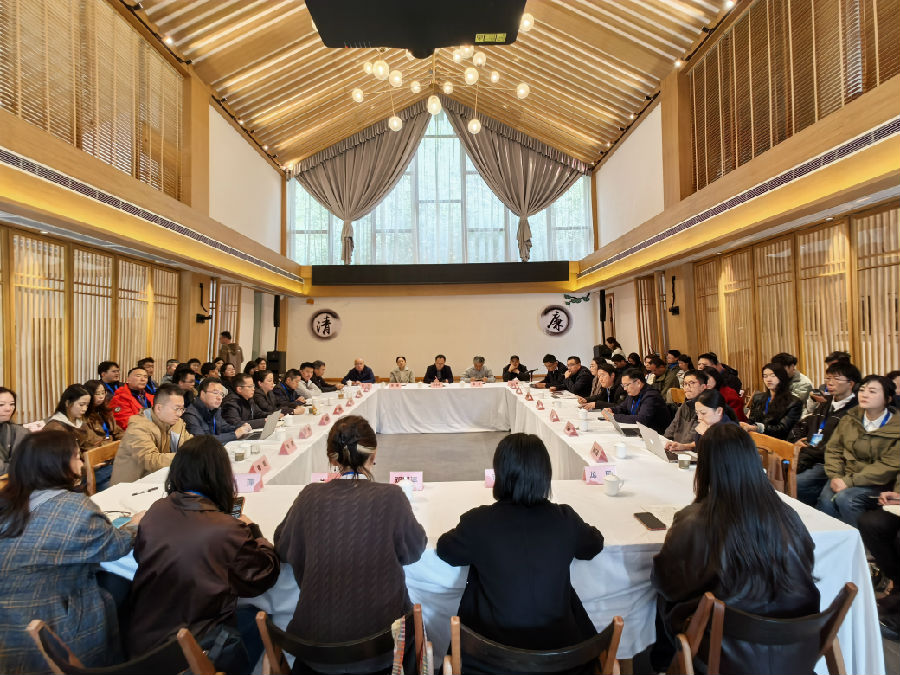 座谈会现场（戚原 摄）
