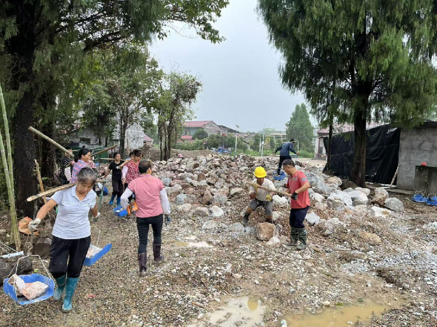 “以工代赈”项目建设施工现场（李红霞 摄）