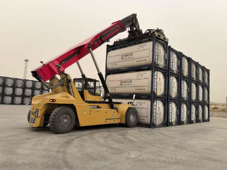 乙二醇运输  （聂葳 摄）