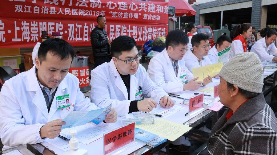 上海专家下乡义诊（康莎莎 摄）