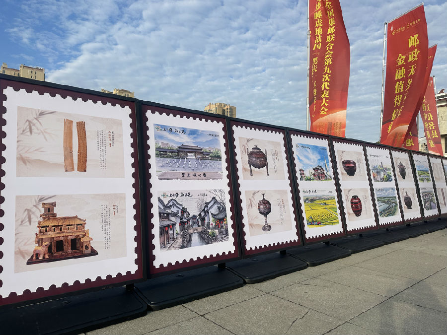 邮票展示现场（余惠玲 摄）