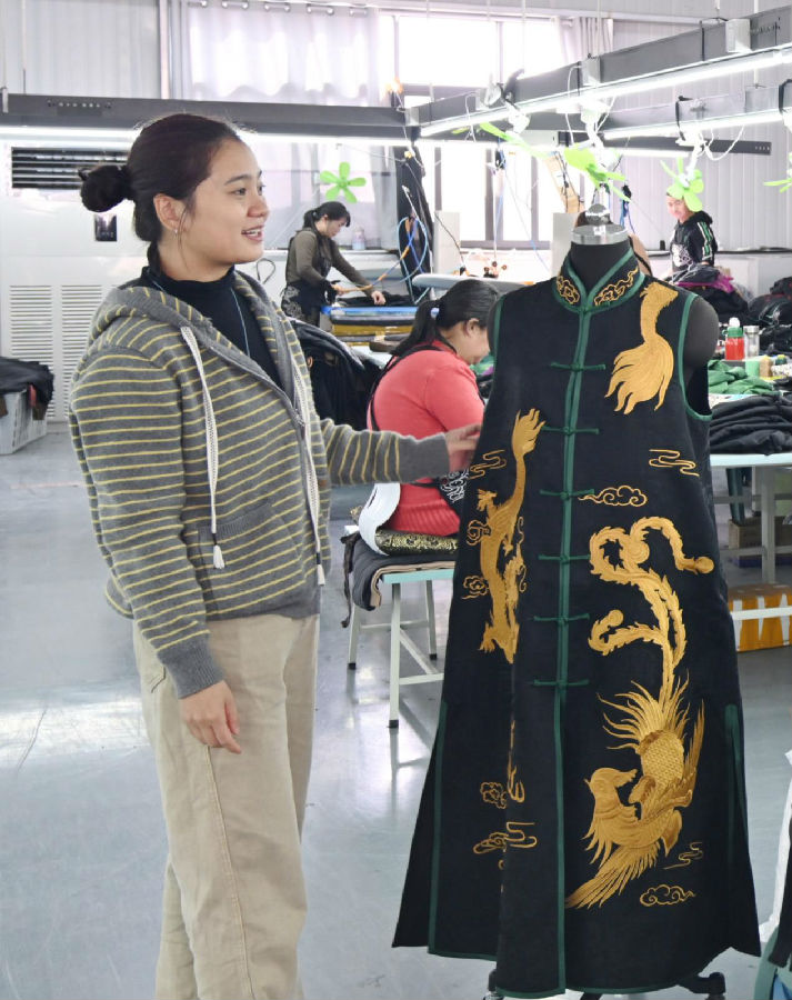 徐州凤来曦服饰科技有限公司的产品（赵鹏 摄）