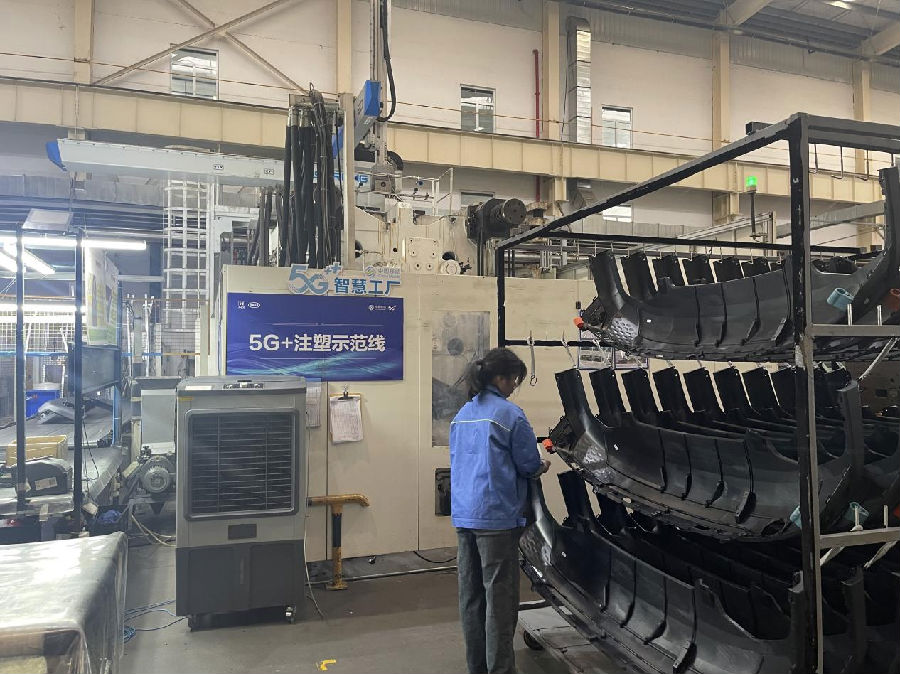  南昌华翔汽车内外饰件有限公司的“5G+智慧工厂”（王席传 摄）