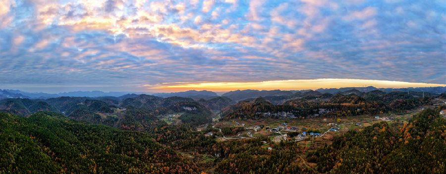 美丽的曾家山(陈平 摄) 美丽的曾家山(陈平 摄)